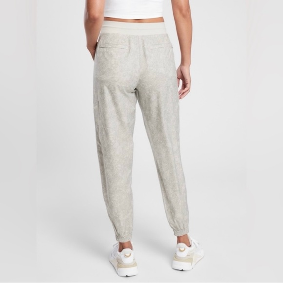 Athleta Venture Printed Jogger Pants Viper Gray Plus Size 14 - Picture 3 of 7